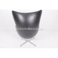 Cadeira de ovo de coiro de cor negra